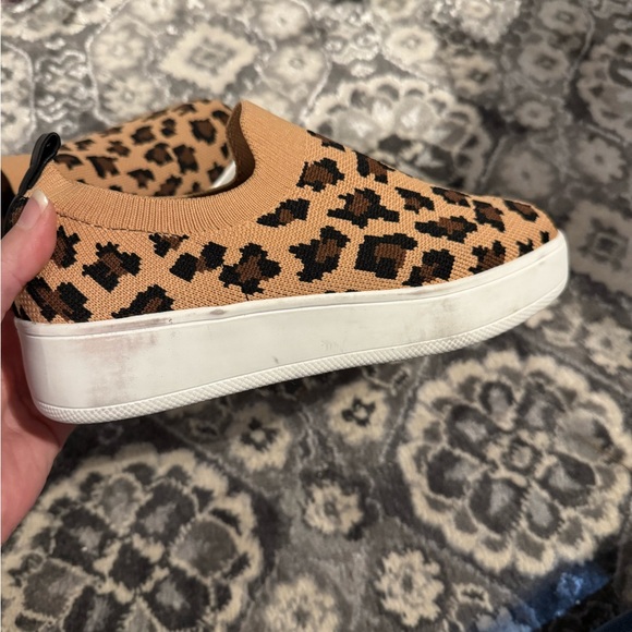 la sheelah Shoes - La Sheelah Leopard Print Slip-On Sneakers New